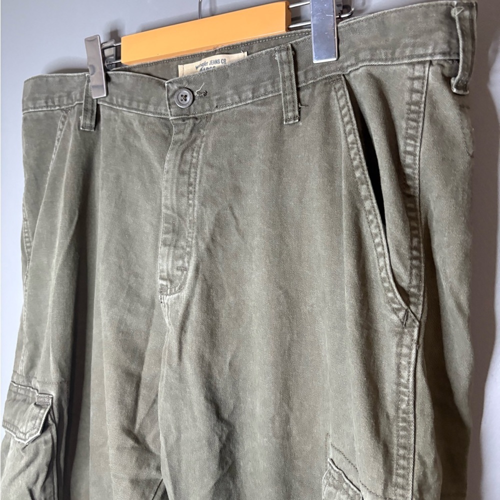 Wrangler Cargo Pants Men’s 36x30 Olive Green Utility Workwear Military Style - Picture 3 of 9
